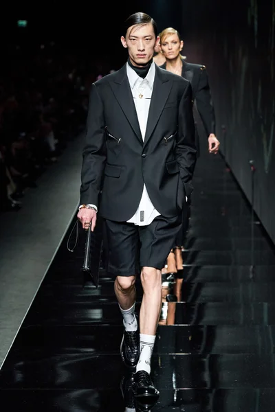 Look 64